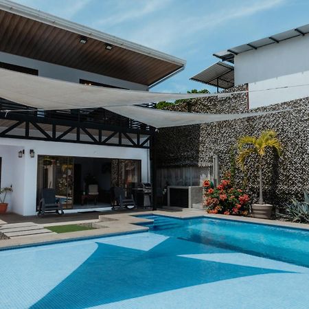 Private Home With Resort Style Swimming Pool ハコ エクステリア 写真