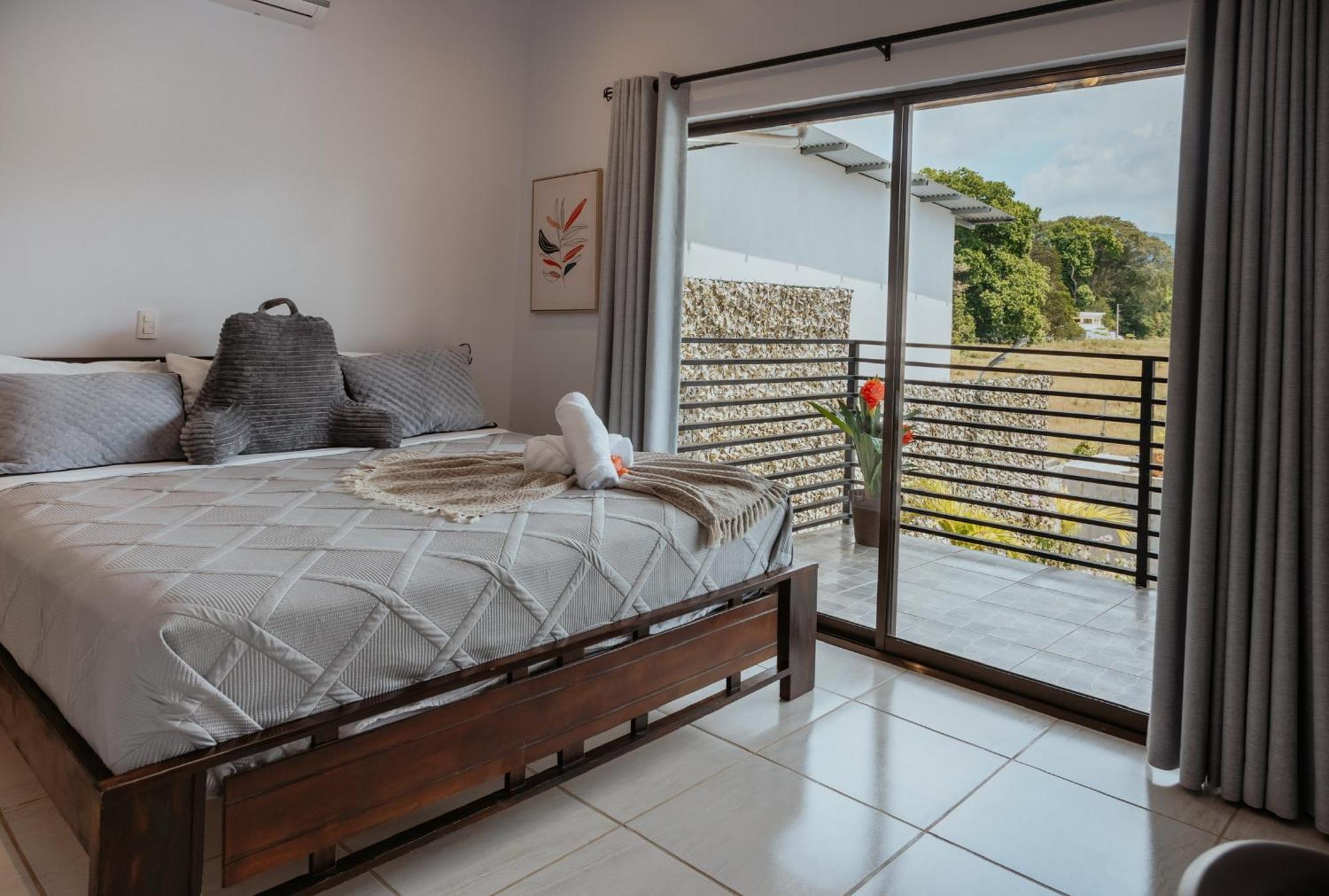 Private Home With Resort Style Swimming Pool ハコ エクステリア 写真