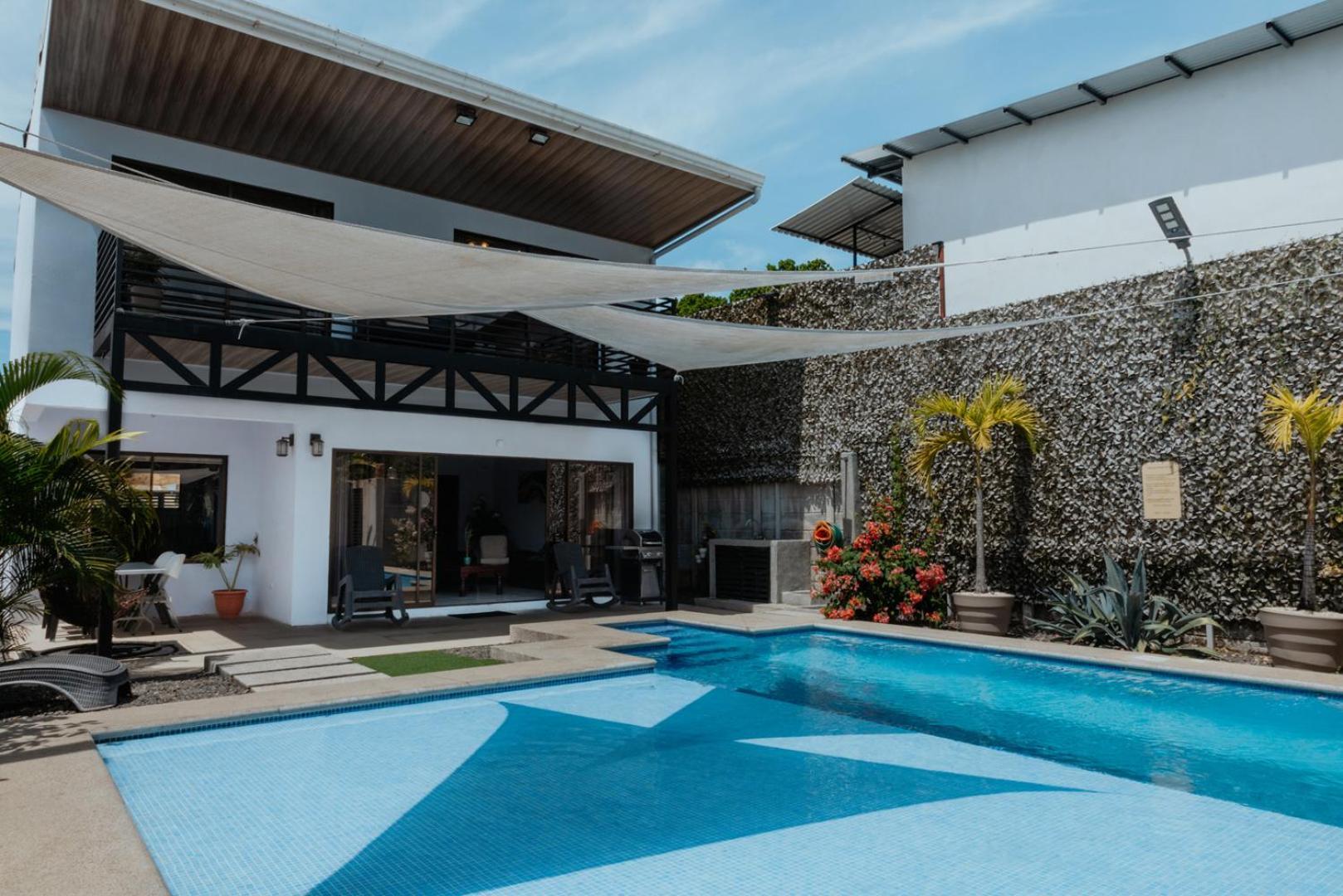 Private Home With Resort Style Swimming Pool ハコ エクステリア 写真