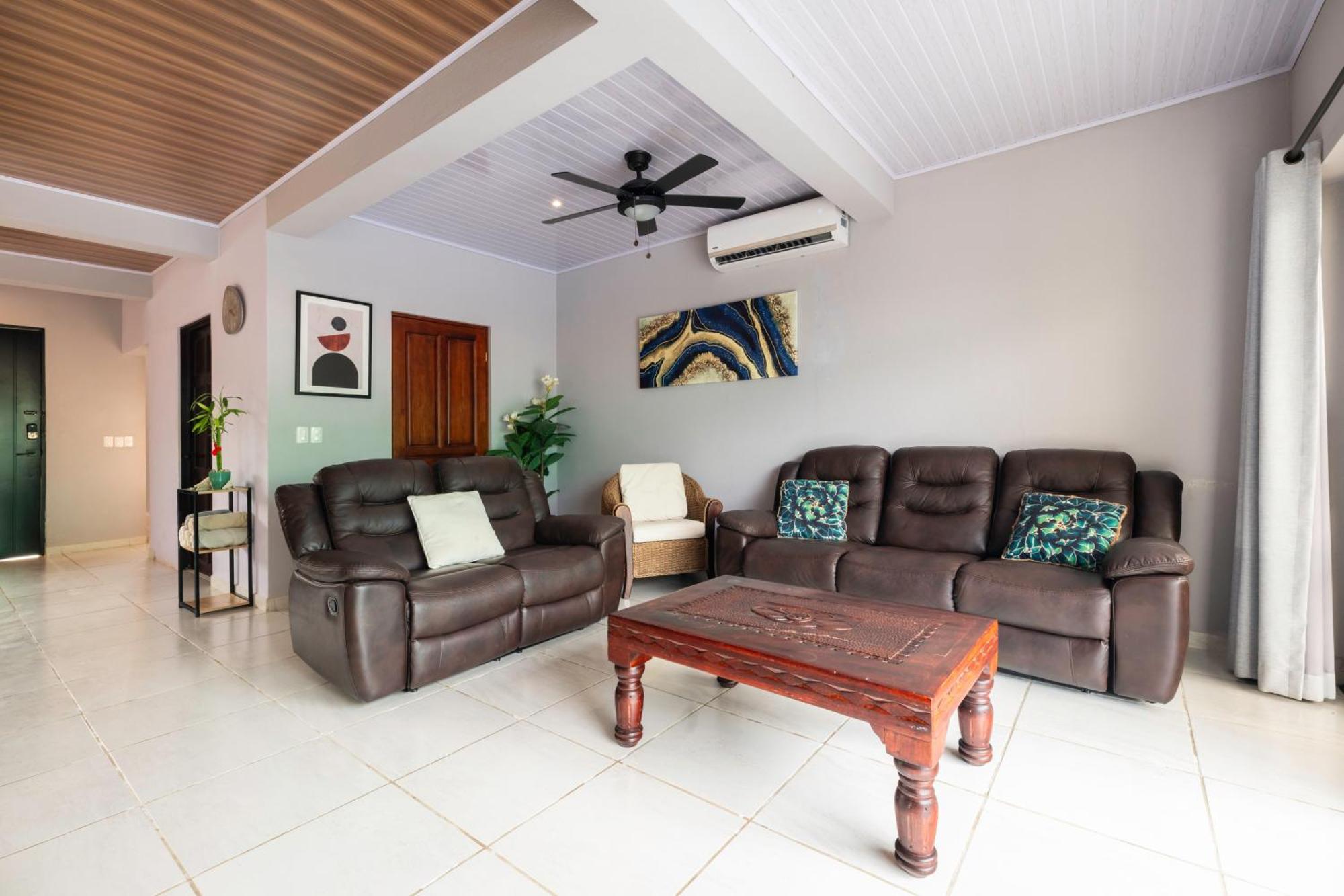 Private Home With Resort Style Swimming Pool ハコ エクステリア 写真