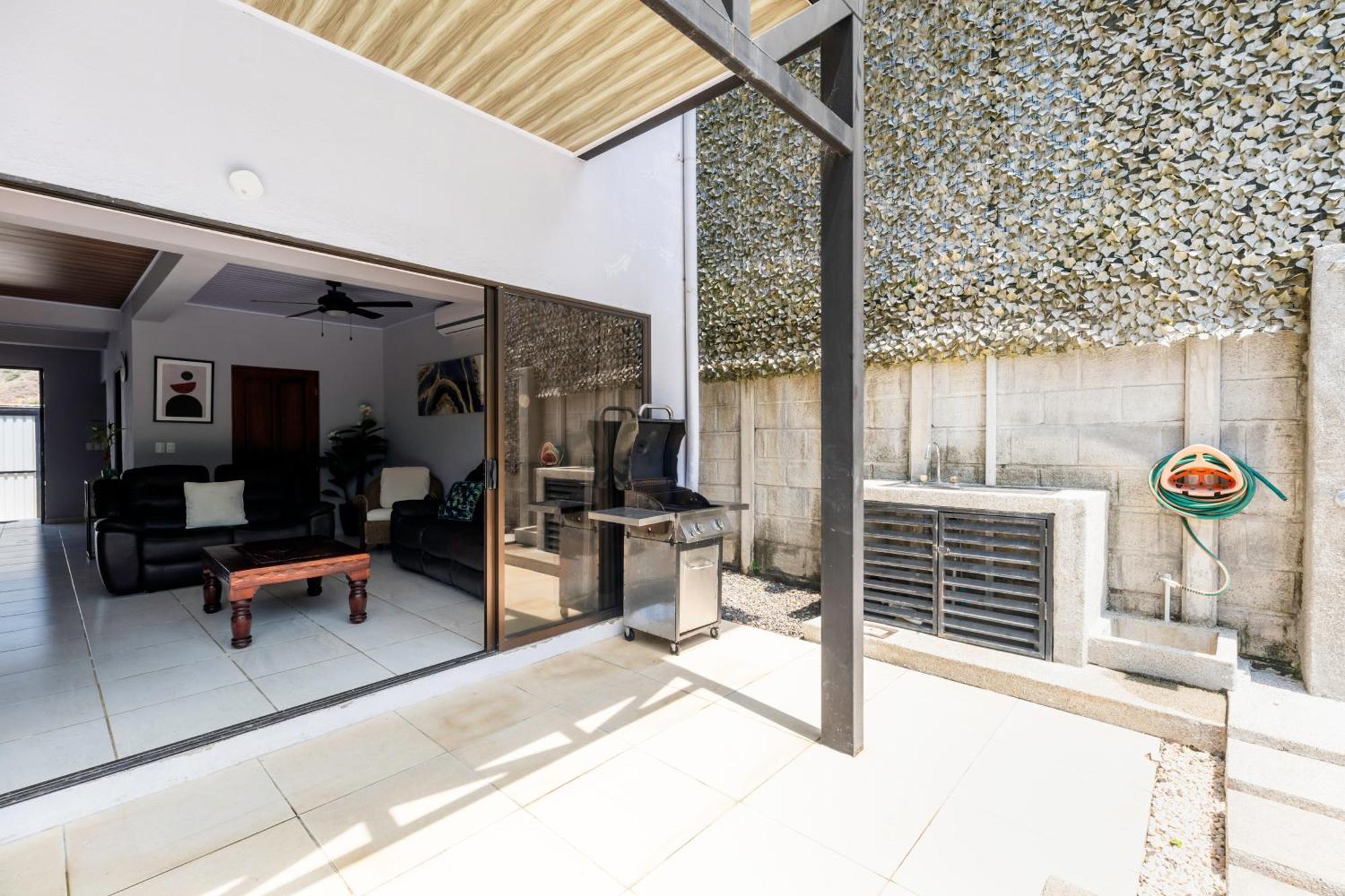 Private Home With Resort Style Swimming Pool ハコ エクステリア 写真